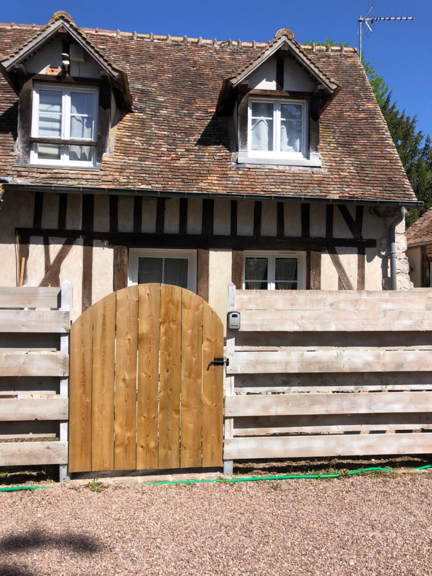הוילה Bois-Jerome-Saint-Ouen La Chapelle De Monet - Logis Coquelicots מראה חיצוני תמונה